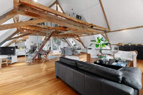 Gebälk im DG - 5 Zimmer Etagenwohnung zum Kaufen in Düsseldorf