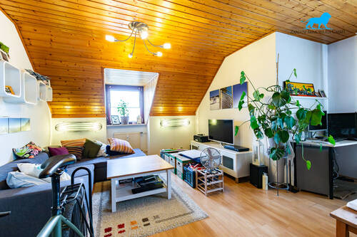 Titelbild - Freundliche 2 Zimmer Dachgeschosswohnung mit geräumiger separater Küche und Bad
