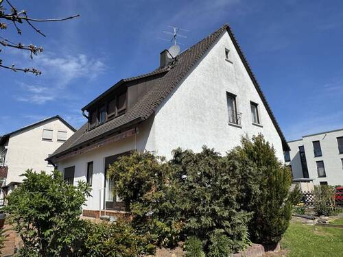 Seitenansicht - 5 Zimmer Mehrfamilienhaus, Wohnhaus zum Kaufen in Fürth