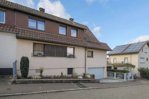 Straßenansicht - 5 Zimmer Doppelhaushälfte zum Kaufen in Niefern-Öschelbronn / Niefern