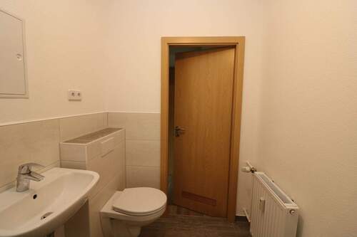 Beispiel Bad mit Dusche - Etagenwohnung mit 40,20 m² in Freiberg zur Miete