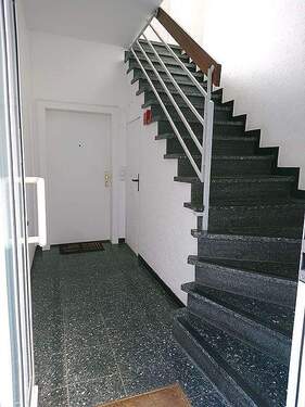 Hauseingangsbereich - 1 Zimmer Etagenwohnung zur Miete in Mainz