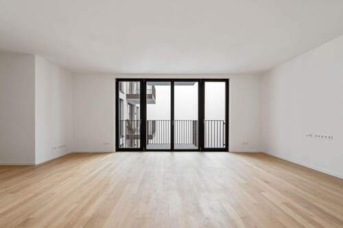 Großzügiger Wohnbereich - 4 Zimmer Etagenwohnung in Berlin