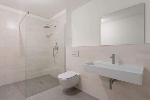 Badezimmer mit Dusche - 