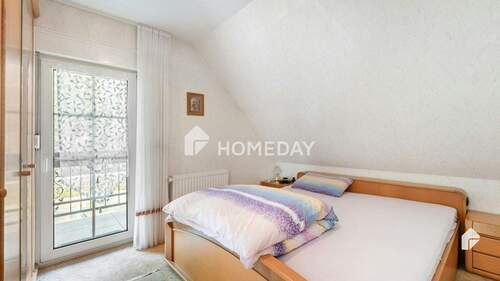 1. OG Schlafzimmer 1 - 