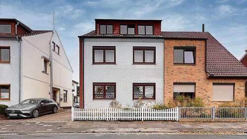 Vorderansicht - Großzügige Doppelhaushälfte mit Einliegerwohnung - Platz für Familie, Generationen & neue Ideen