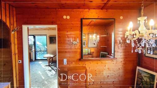 holzvertäfelter Eingangsbereich - 4 Zimmer Einfamilienhaus in Dresden