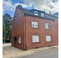 Reiheneckhaus - mit großem Garten - 899 m² Grundstück - zwei Garagen - in guter Lage von Kohlscheid (Herzogenrath) - derzeit an zwei Mieter vermietet