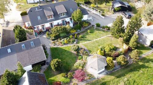 Anwesen - Romantisches Anwesen auf großem Grundstück – mit Wohnhaus und zwei separaten Nebengebäuden zum Wohnen und Vermieten…