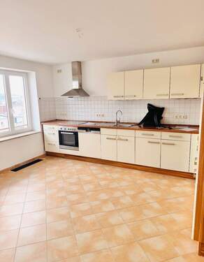 Große Küche mit Einbauküche - 4 Zimmer Etagenwohnung in Schwerin