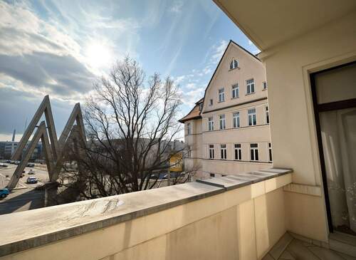 Balkon zur Straße - Etagenwohnung mit 130,00 m² in Leipzig zum Kaufen