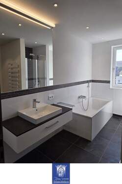 Masterbad - Dachtraum mit großer Terrasse, 2 Bädern, exklusiver Ausstattung, Lift! Erstbezug!