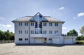 hintere Außenansicht - Gewerbegebäude mit idealer Werkstatt-Lagerfläche, Büroetagen und Betreiberwohnung