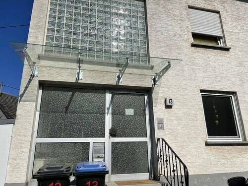2 Hauseingang - 4 Zimmer Etagenwohnung zur Miete in Gladbach