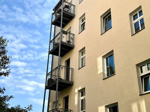Blick zum Balkon - 1 Zimmer Etagenwohnung in Berlin