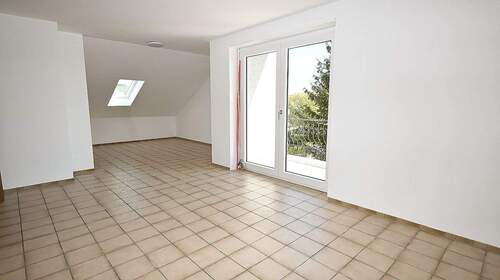 Großzügige Dachgeschosswohnung - 3 Zimmer Etagenwohnung zur Miete in Lupburg