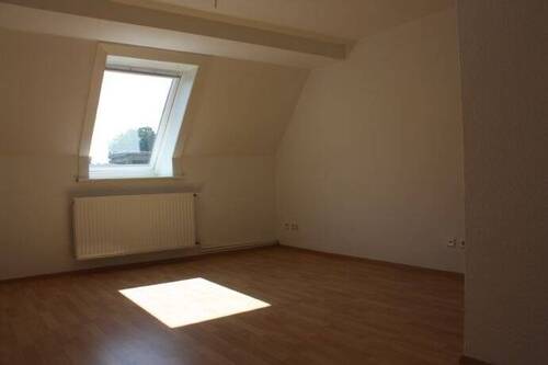 Wohnzimmer - 3 Zimmer Etagenwohnung zur Miete in Peine