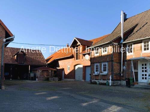 Innenhof - 6 Zimmer Mehrfamilienhaus, Wohnhaus zum Kaufen in Gronau (Leine)