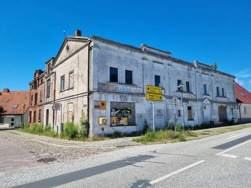 Hausansicht - Für Investoren: Mehrfamilienhaus zur Sanierung oder Abriss und Neubau