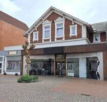 Vollvermietetes Geschäftshaus mit zwei Gewerbeeinheiten und einer Wohneiheit - Brake