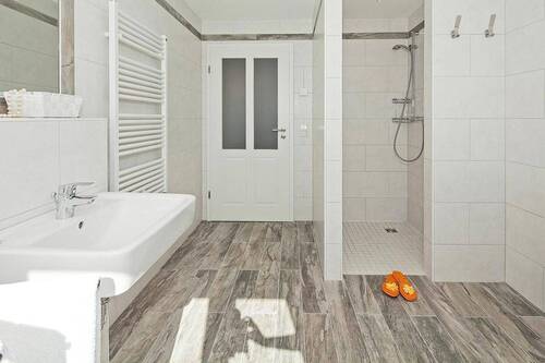 Bad mit Dusche OG - 