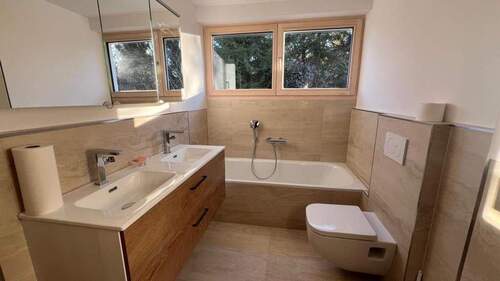 Bad - 7 Zimmer Bungalow in Berg