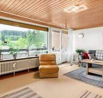 Modernisiertes Wohnerlebnis mit Weitblick - Helle, möblierte 2-Zimmer-Wohnung mit Loggia & Waldblick - Schönwald