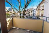 Balkon mit Blick in Innenhof - 4 Zimmer Etagenwohnung zur Miete in Mainz