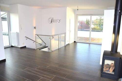 Wohnbereich mit Zugang zur Dachterrasse - 5 Zimmer Doppelhaushälfte in Rastede