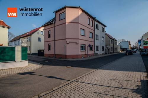 Straßenansicht - EFH Zweifamilienhaus mit Einliegerwohnung + Fernwärme 