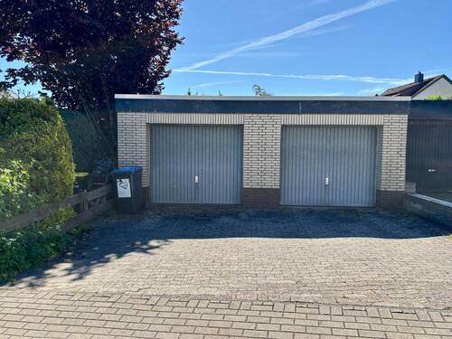 Zwei Garagen - 
