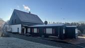 Einfamilienhaus mit Nebengebäude - 