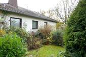 Ansicht Gartenseite - Sanierungsbedürftiger 60er Jahre Bungalow im Komponistenviertel