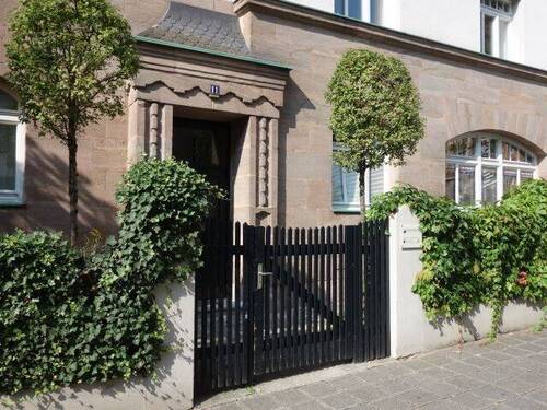 Hauseingang - 3 Zimmer Etagenwohnung in Nürnberg