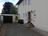 Eingangsbereich mit Garage - 