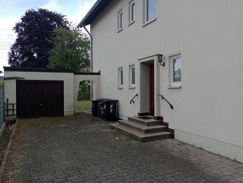 Eingangsbereich mit Garage - 