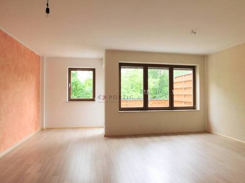Großes Wohnzimmer - 2 Zimmer Etagenwohnung zur Miete in Chemnitz