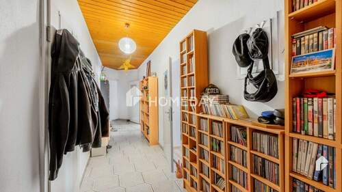 Flur 1 - 4 Zimmer Etagenwohnung zum Kaufen in Halle