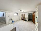 24 Keller Waschküch und Zugang zur Garage und Garten - 