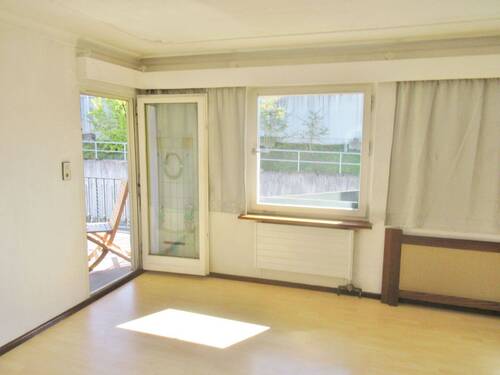 Blick zur Balkontür - 