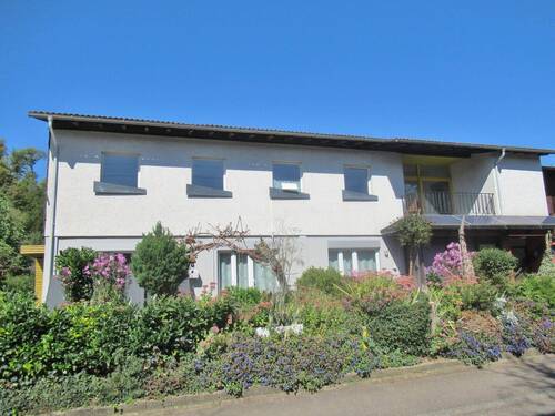 Hausansicht von Süden - Etagenwohnung mit 173,80 m² in Jestetten zum Kaufen