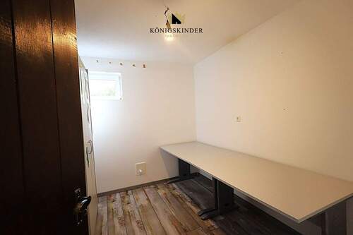 und ein Zimmer - vielleicht Ihr Homeoffice? - 