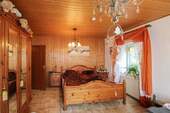 Schlafzimmer 2 - 4 Zimmer Einfamilienhaus in Grävenwiesbach