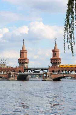 Nahegelegene Oberbaumbrücke - 