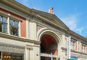Nahegelegene Markthalle - 