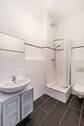 Bad mit Dusche - 