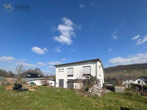 1 - RESERVIERT - Einzigartige Gelegenheit: Großzügiges Einfamilienhaus mit Einliegerwohnung in Rivenich!