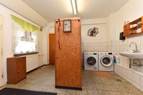 HWR mit Bodenablauf & Anschluss für WM und Trockner - 