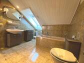 Familienbad im Obergeschoss - 