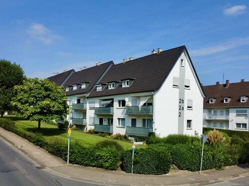 Hausansicht - Gut geschnittene 3-Zimmer-Wohnung mit schönem Balkon